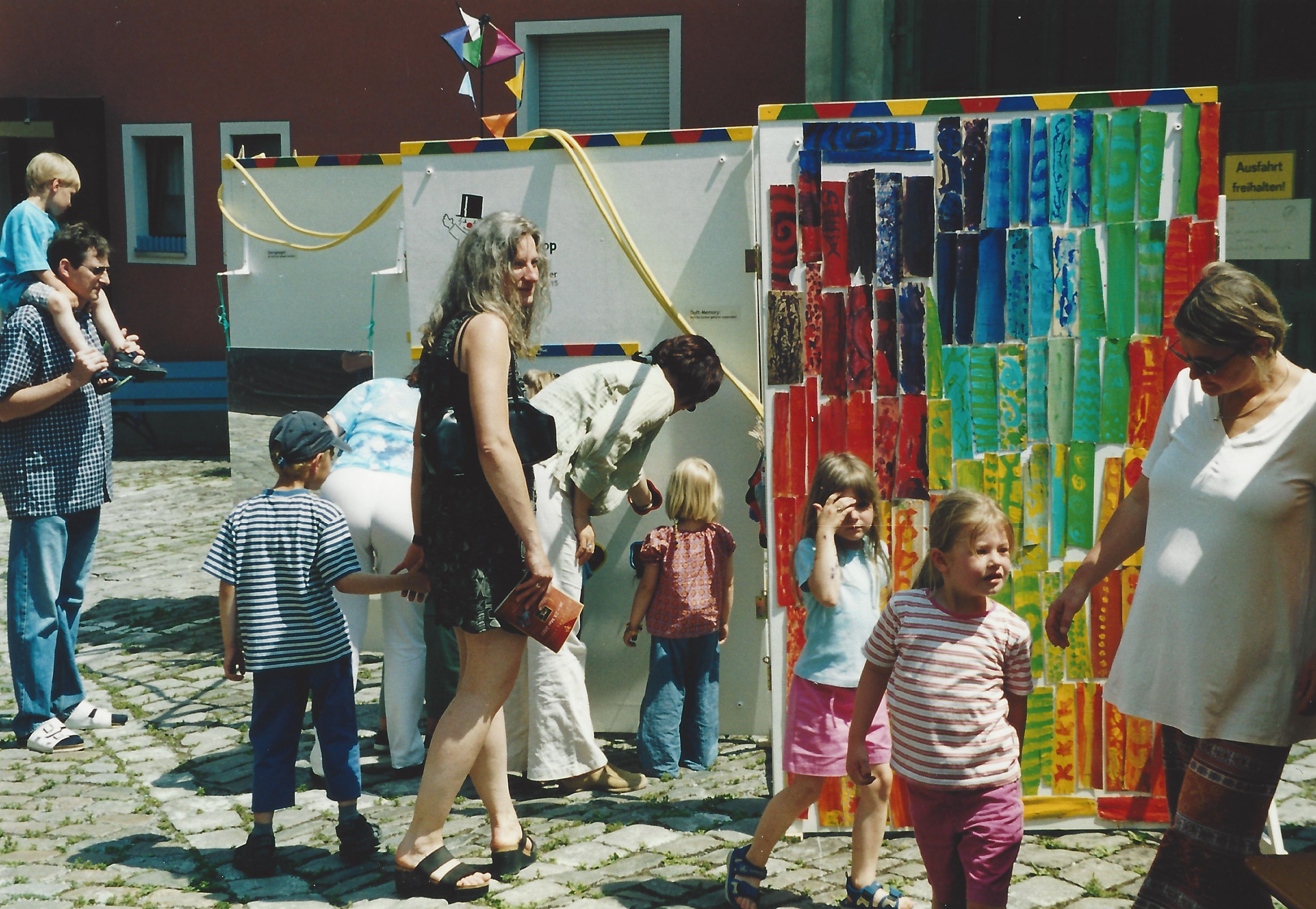 Kinderanimation mit der Sinneswand in Marktbreit